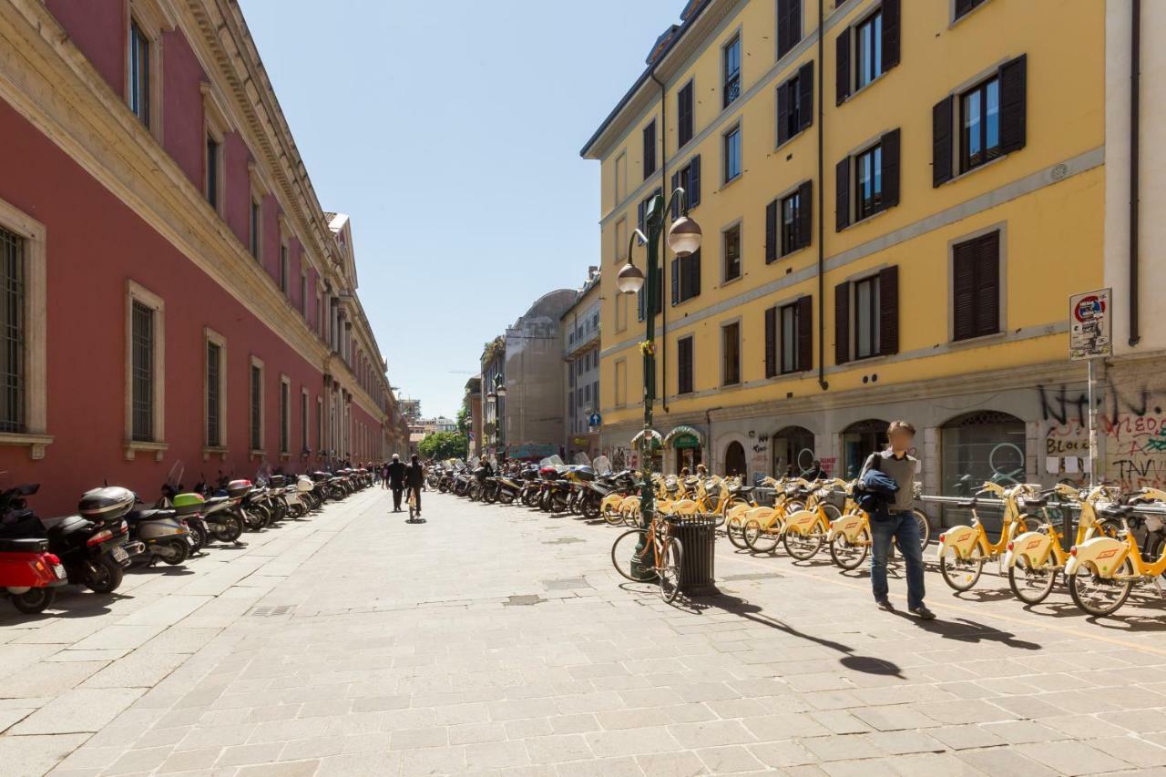 Cosy Apartment 2 Minutes From Duomo มิลาน ภายนอก รูปภาพ